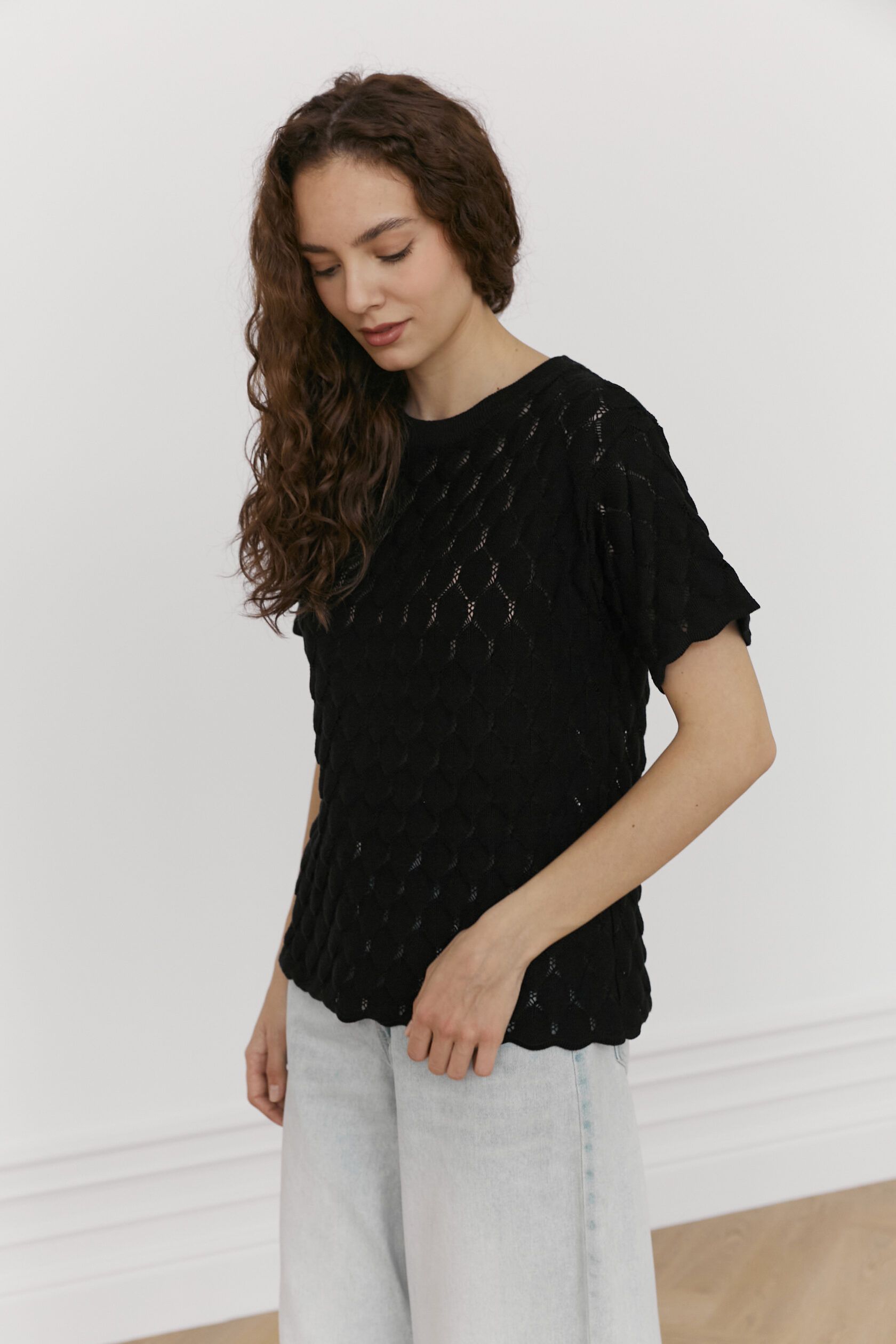 Футболка трикотажная ажур Листочки черный XS-S