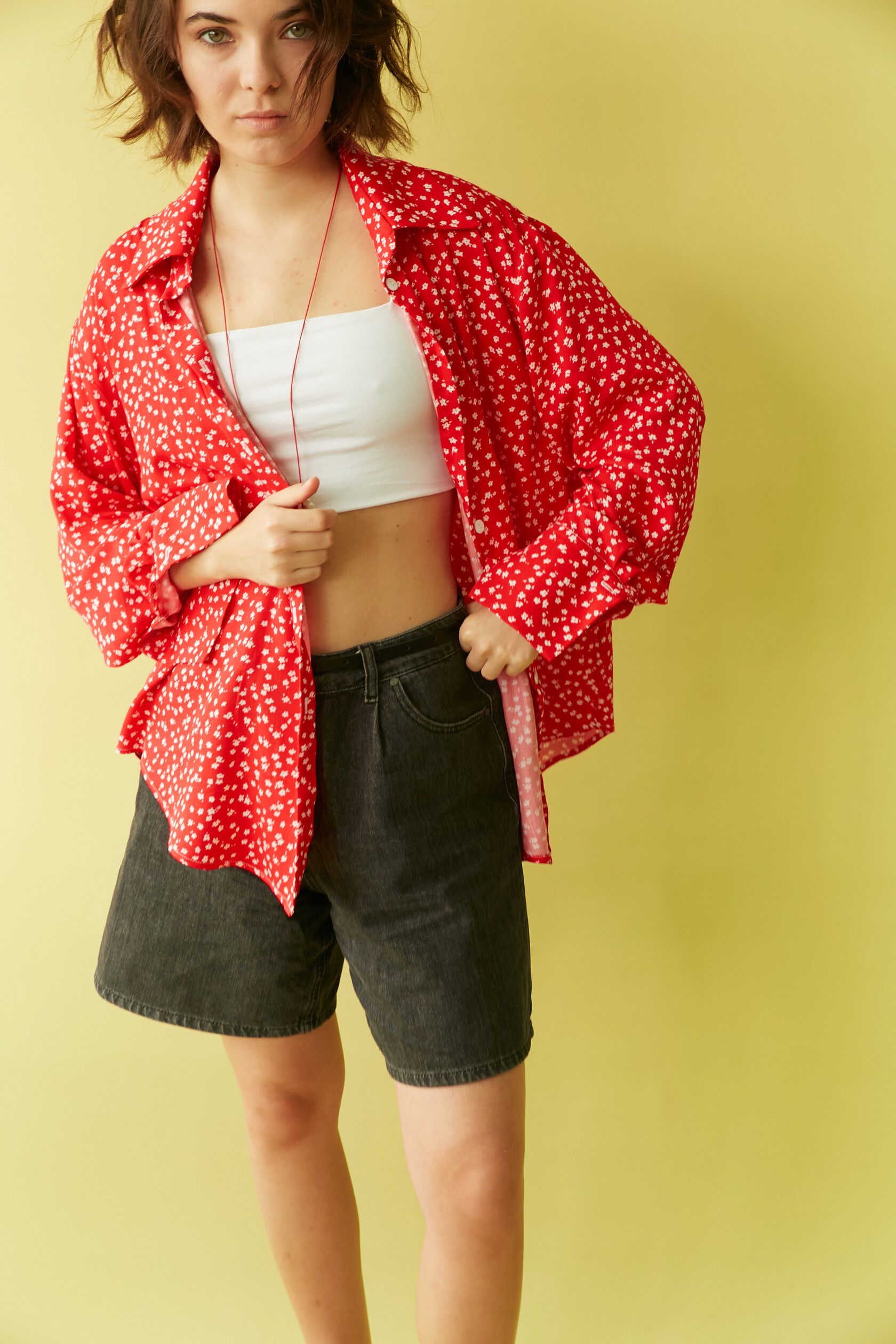 Рубашка женская вискоза красная в цветок one size