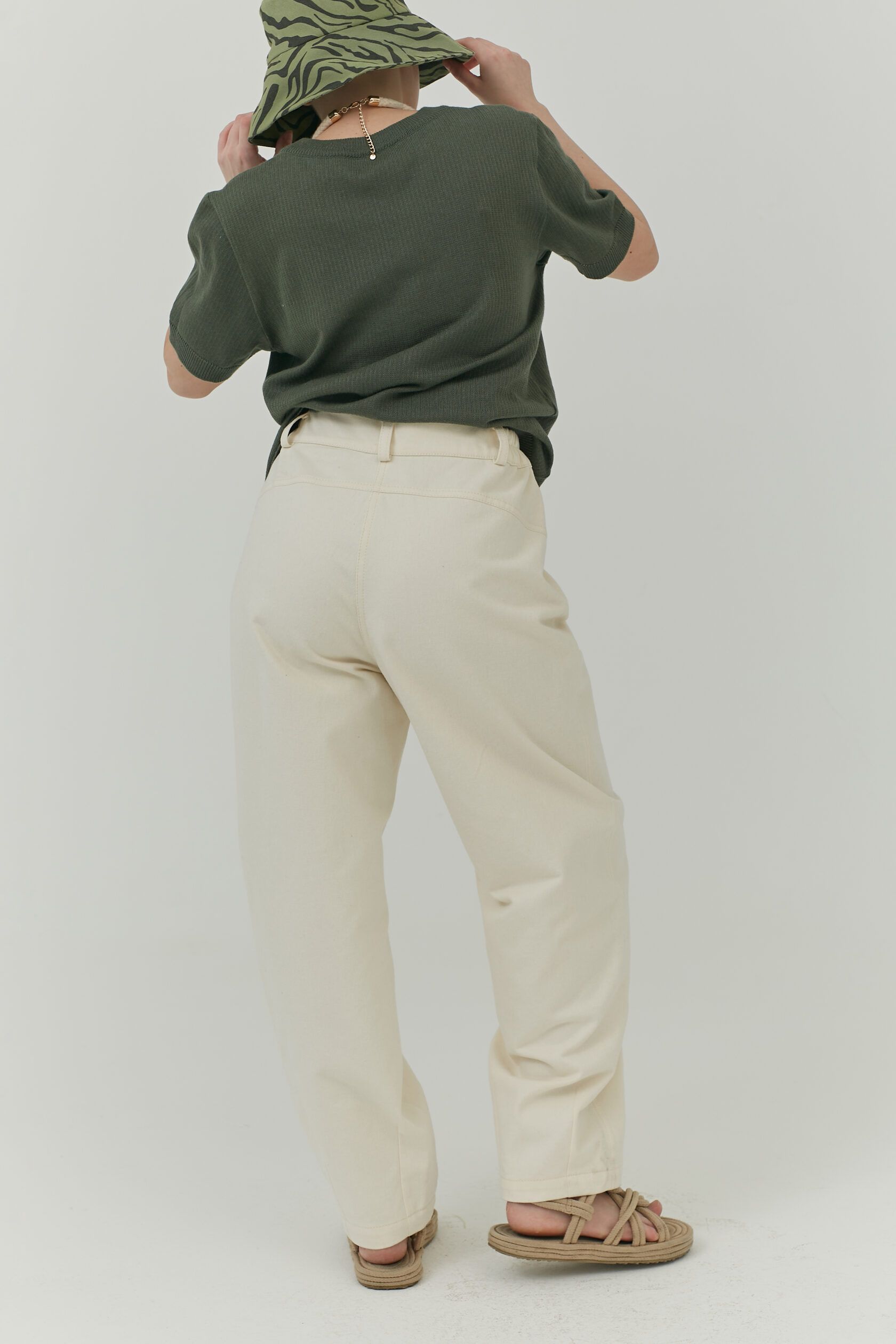 Джинсы-бананы молочный L