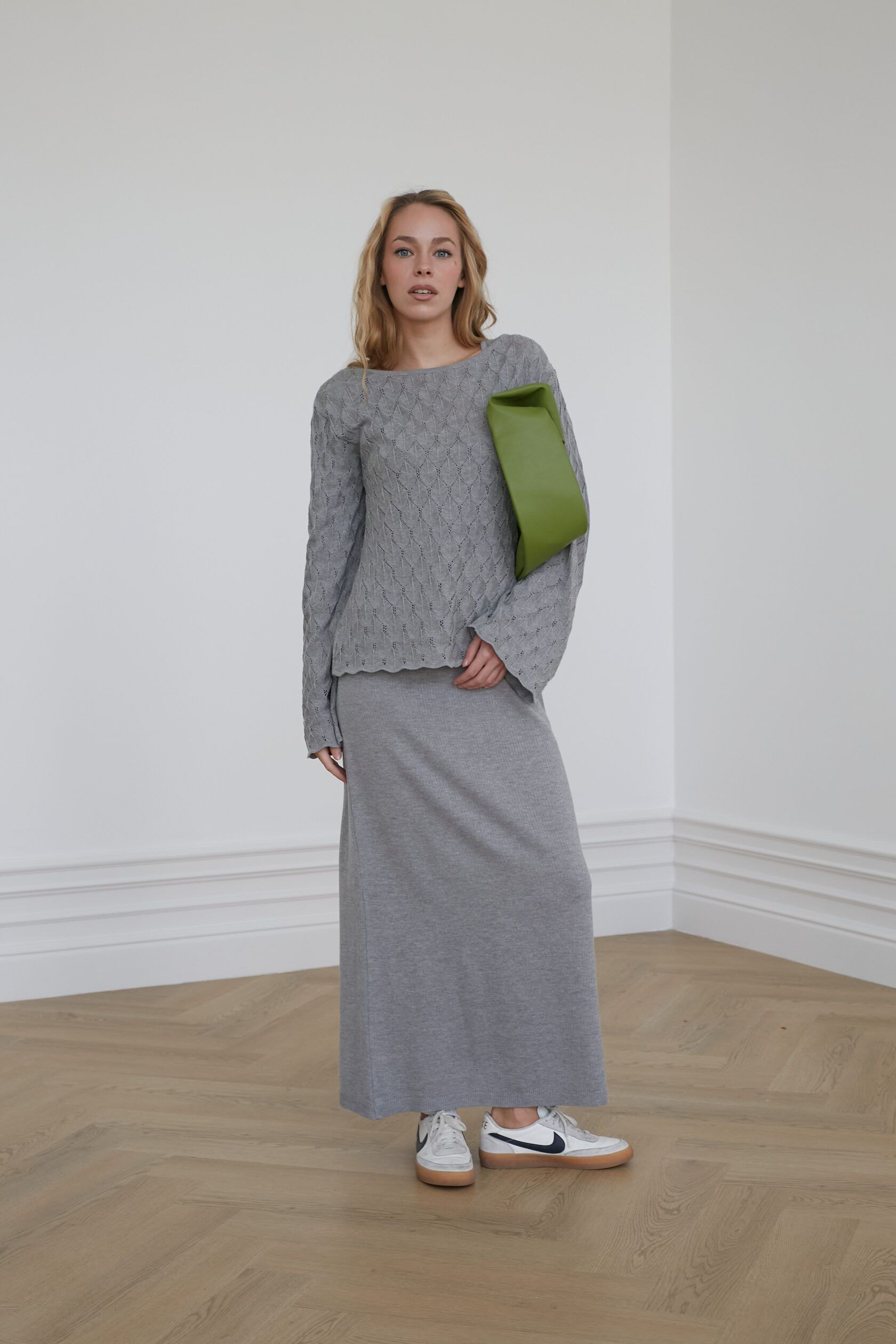 Лонгслив трикотажный ажур Листочки серый S-M