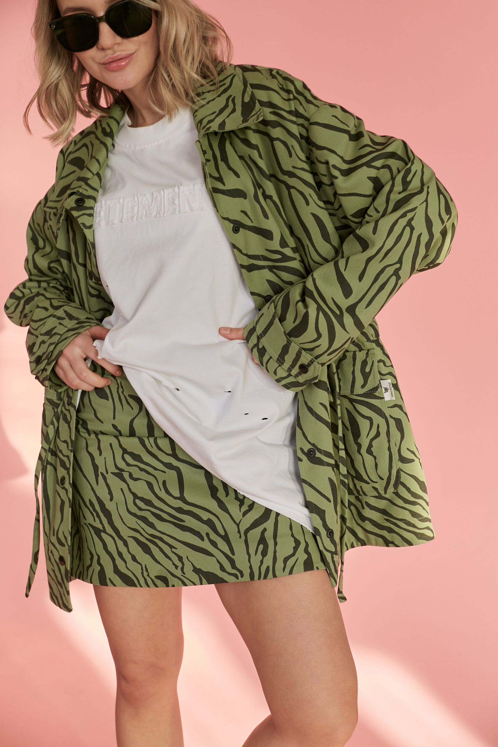 Парка английская олива с принтом зебра M-L