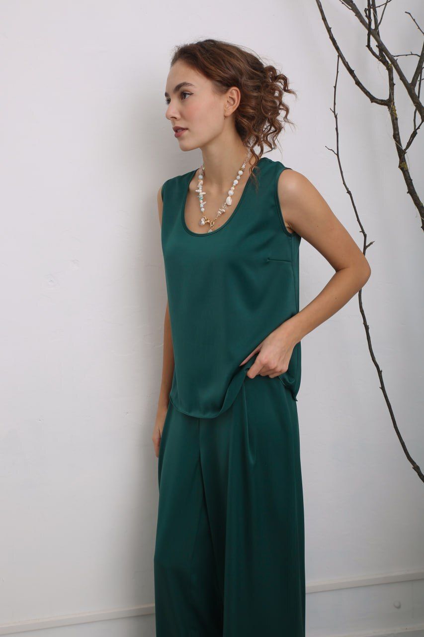 Топ на широких бретелях искусственный шелк изумруд L