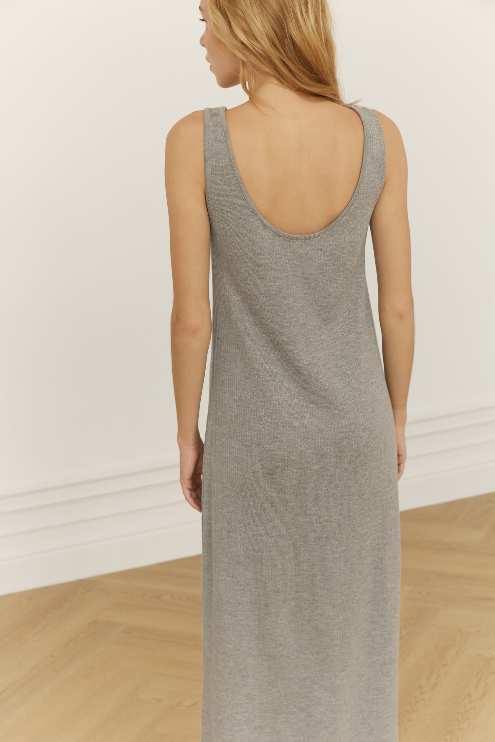 Платье тонкое трикотажное Косичка макси серый меланж S-M