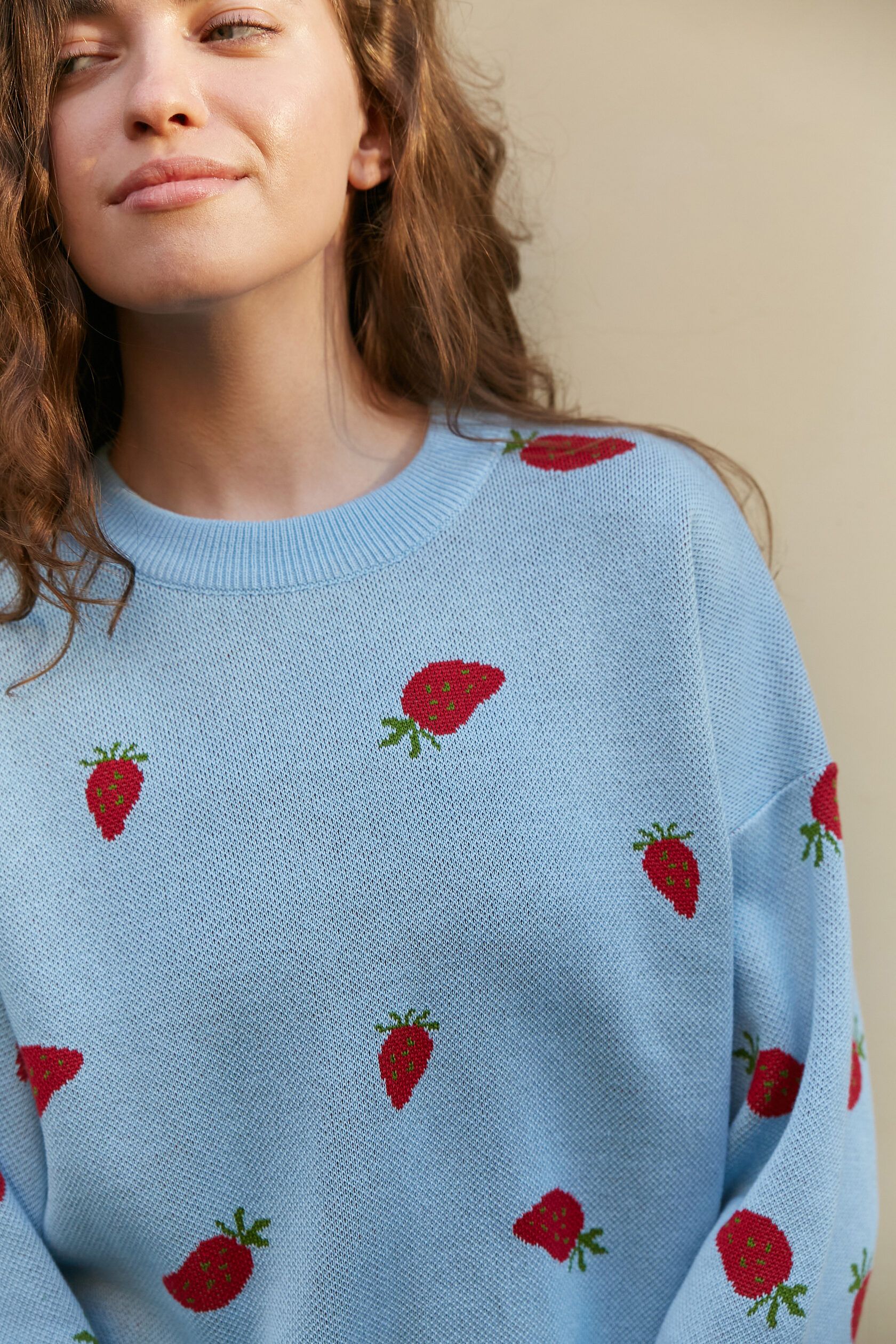 Свитер Клубнички женский голубой S-L
