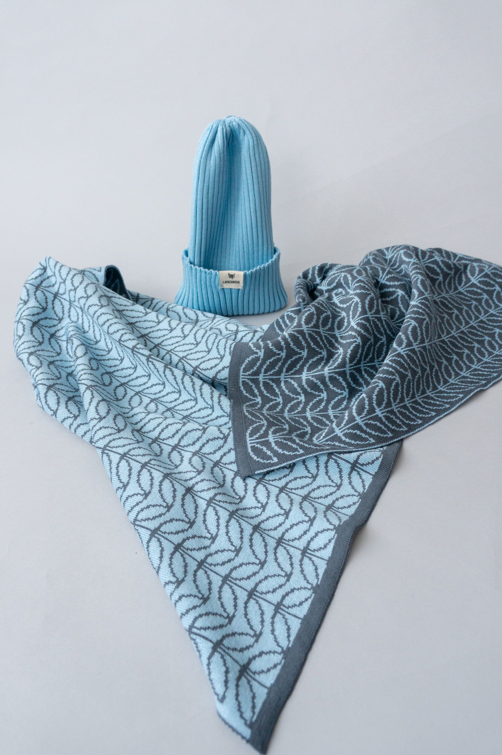 Шарф взрослый Листочки графит-байкал one size