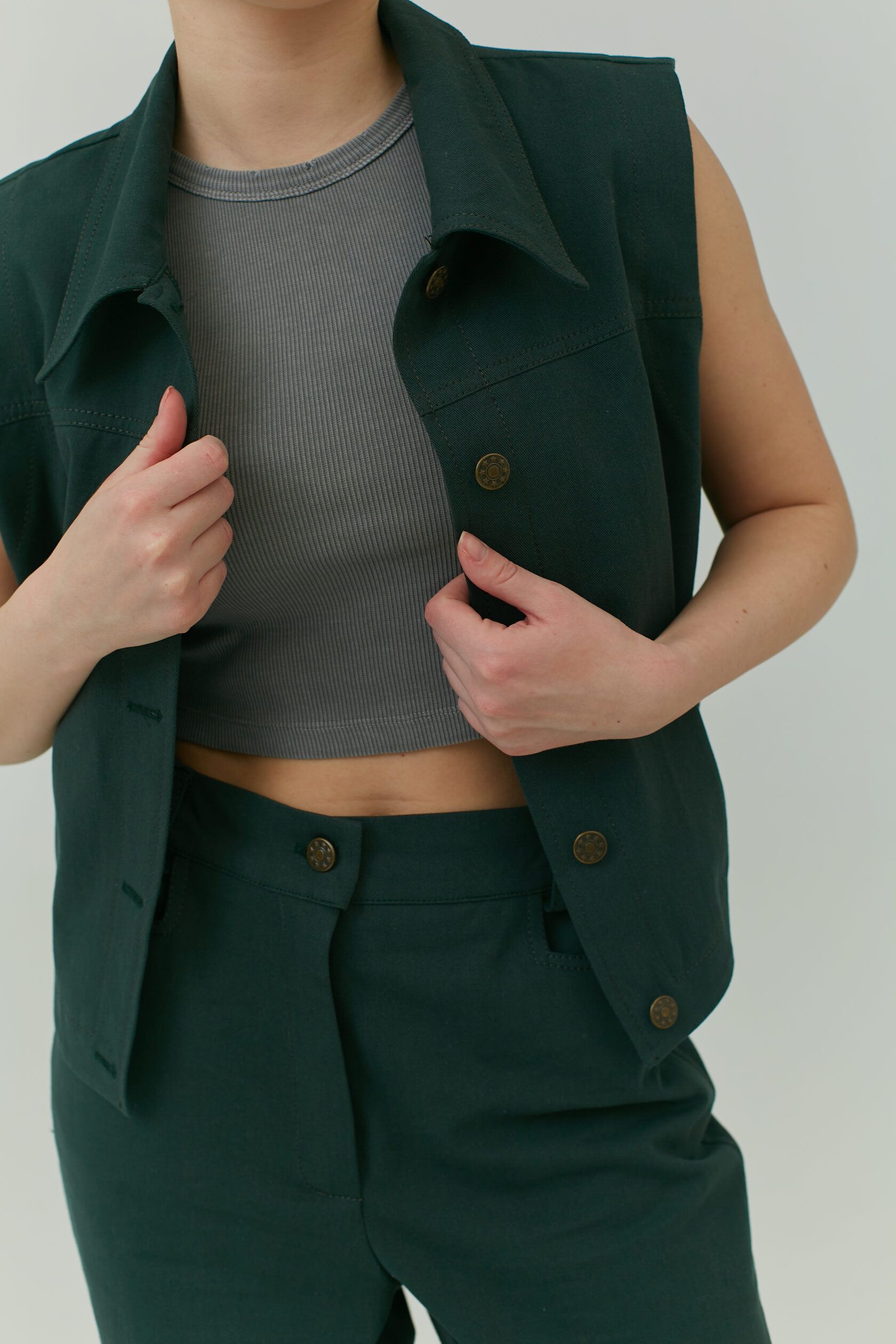 Жилет джинсовый изумруд S